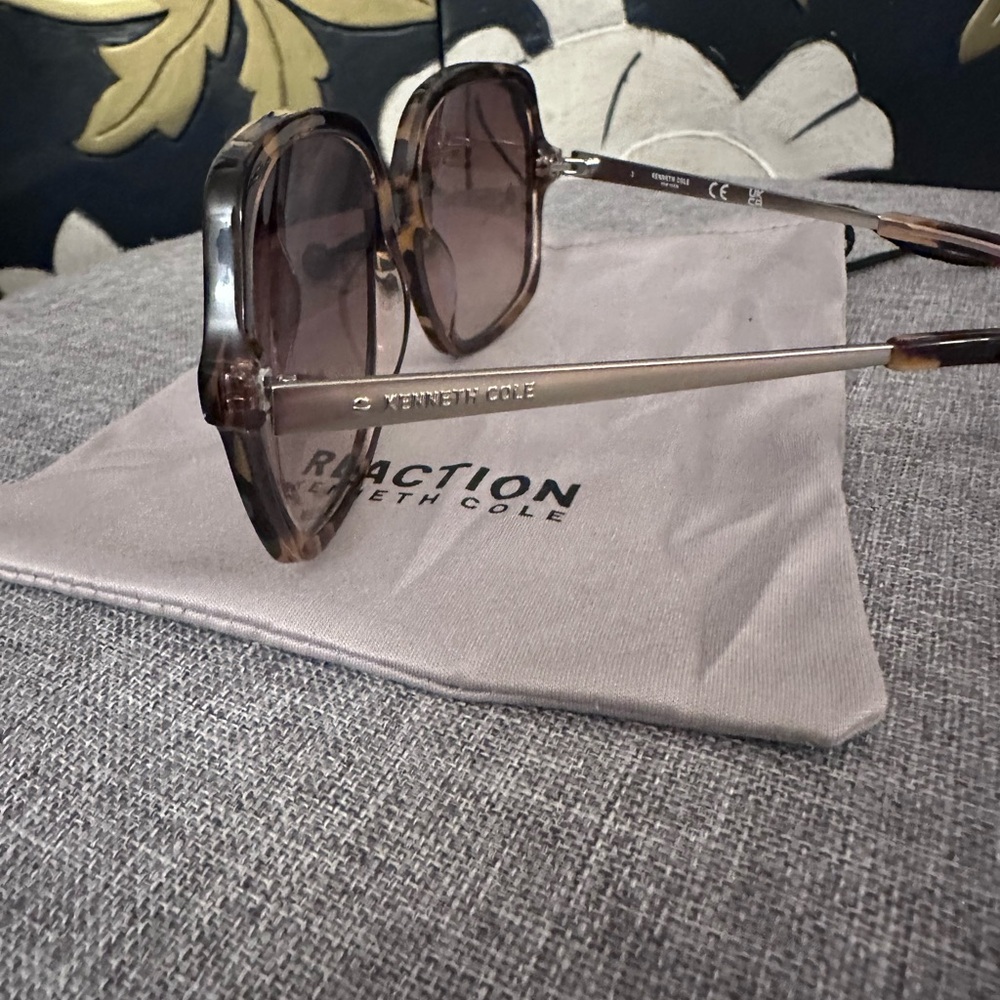 Kenneth Cole Tortoise Shell Sunglasses - Picture 3 of 8